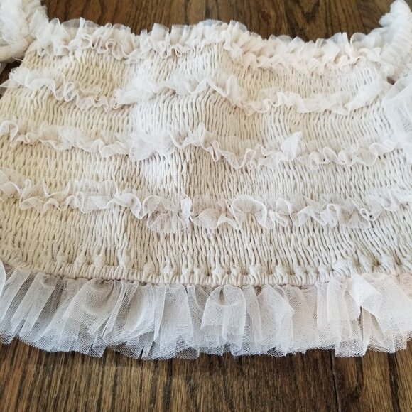 Chic Cream Crop Top with Elegant Design - Picture 4 of 10